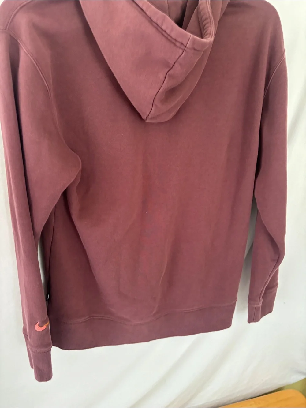 Nike Wine Crewneck Hoodie with Multicolor Embroidered Logo. Nike SB